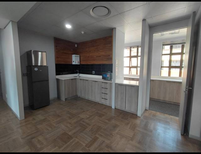 164M² OFFICE TO LET IN BRYANSTON